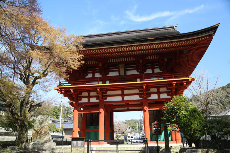 滝山寺三門