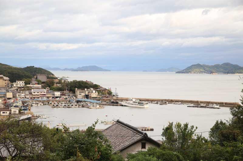 山中鹿介幸盛静観寺山門前の墓