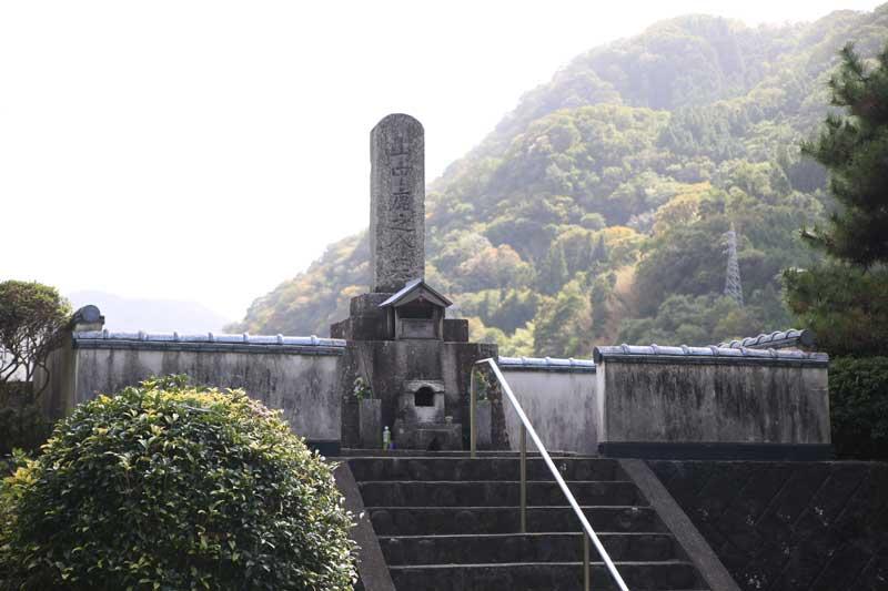 山中鹿介幸盛阿井の渡しの墓