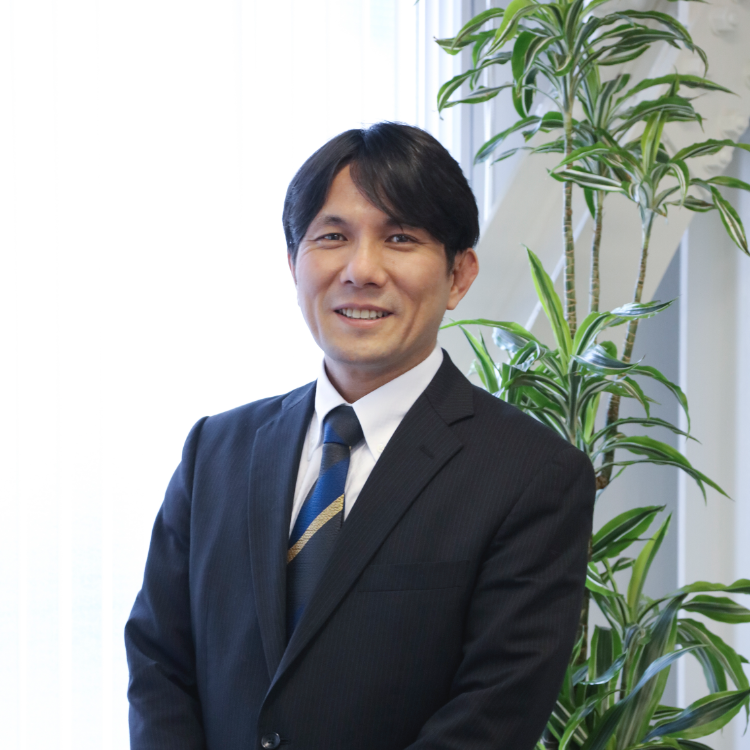 総務部 部長 浅井 歩
